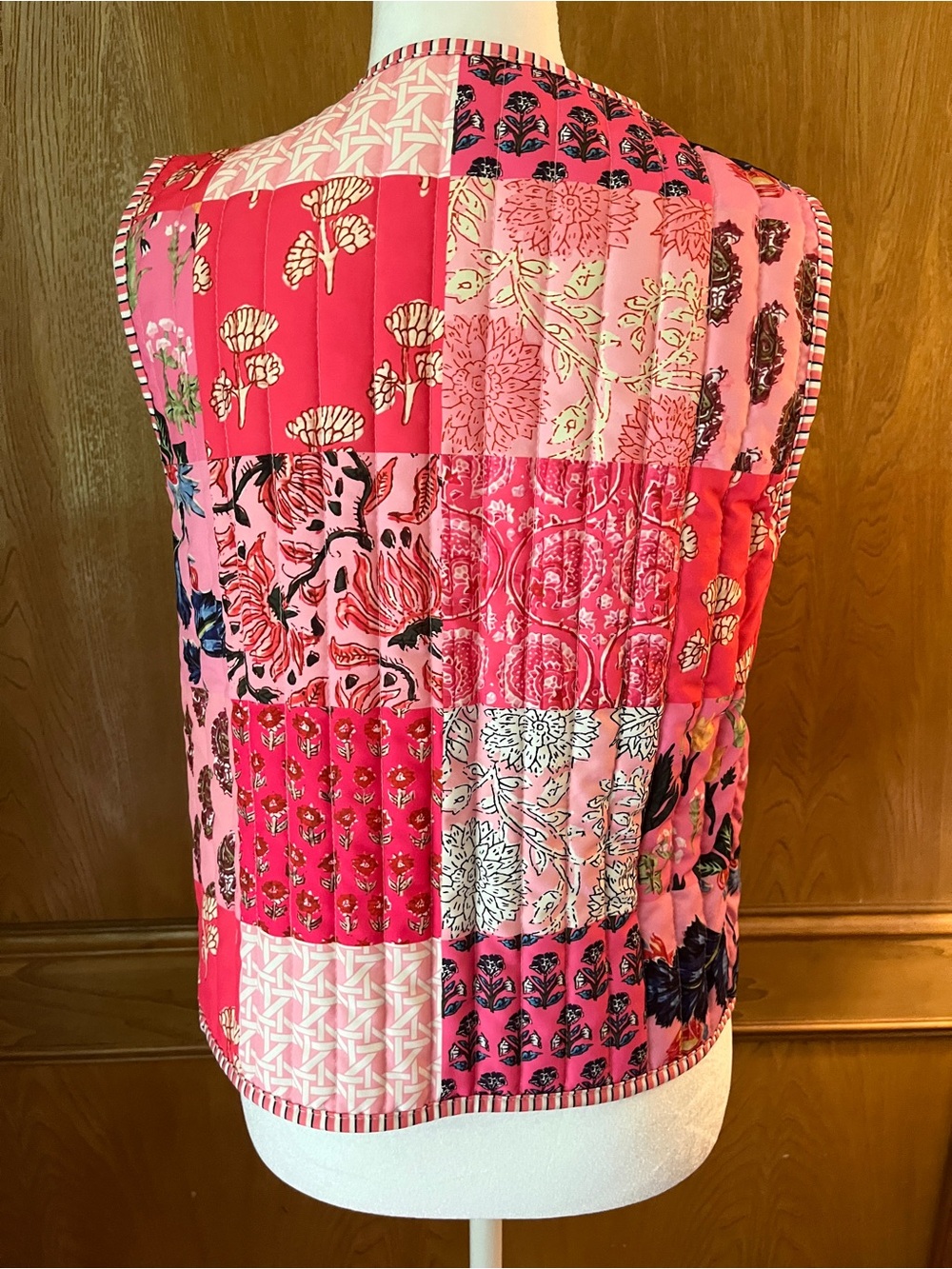 Sz M Miss Sparkling Hot Pink Floral Patchwork Quilt Vest - Picture 12 of 16